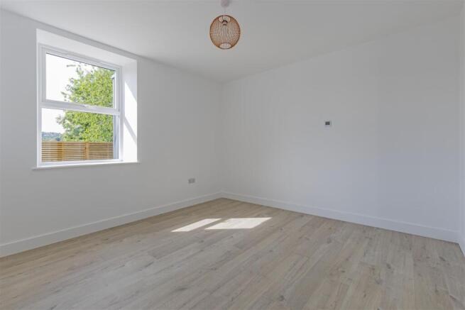 4 bed Detached for sale Image 10