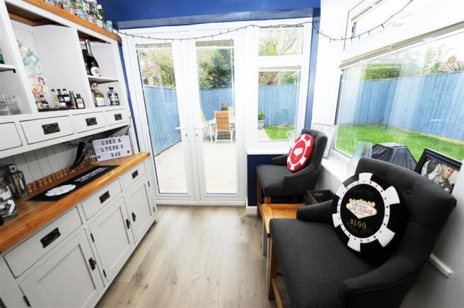 4 bed Detached to rent Image 4