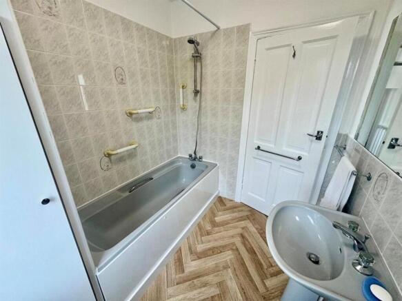 3 bed Terraced for sale Image 11