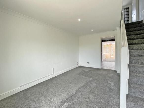 Butler Close 6 - Lounge.jpg
