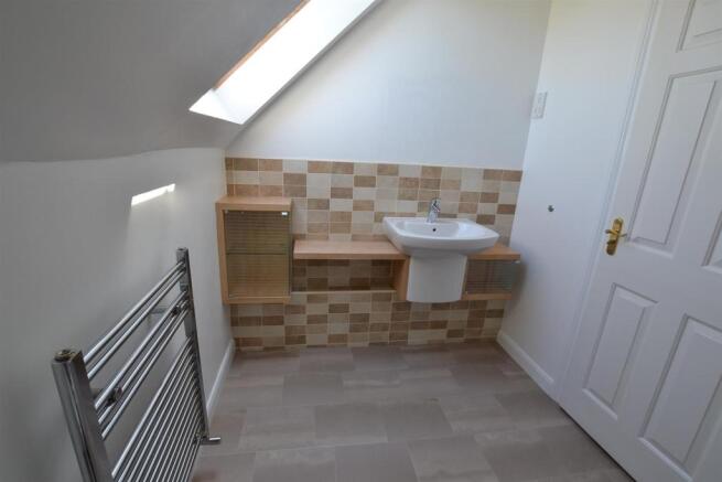 EN SUITE SHOWER ROOM