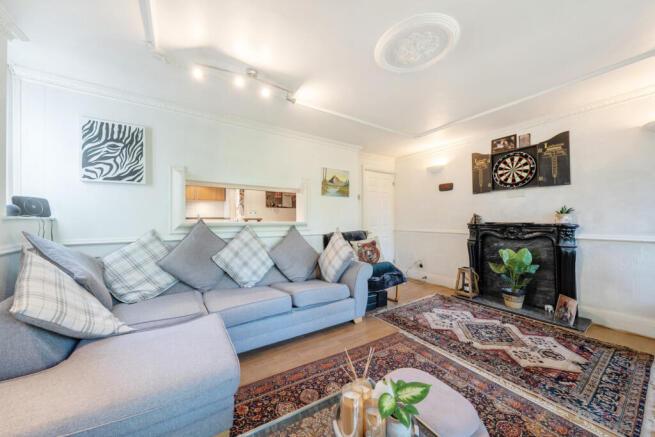 Leaf Close, Northwood, Hillingdon photo 3