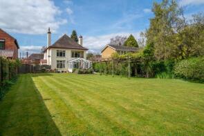 20, Carisbrooke Road, Hucclecote, Gloucester GL3 3QR
