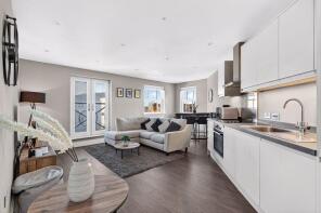 Flat 11, 60 Wellington House, High Street, Walton-on-thames KT12 1FL