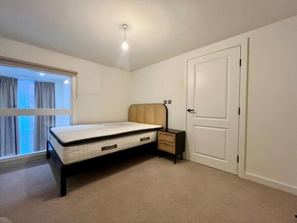 2 bed Apartment to rent Image 5