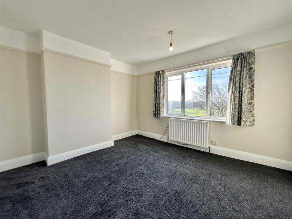 3 bed Semi-Detached to rent Image 6