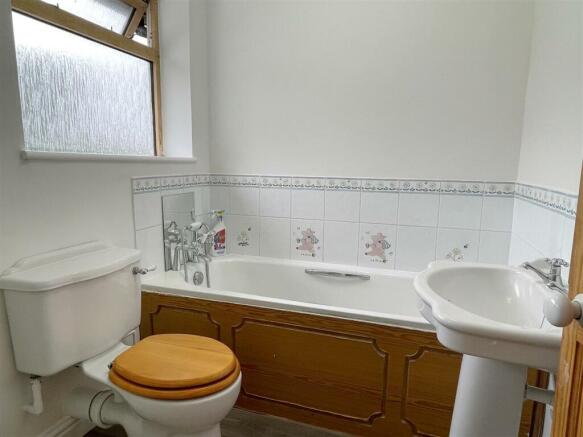 Bathroom 1.JPG