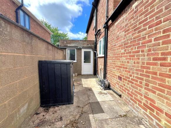 garage rear.jpg