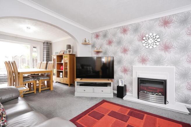 Edgewood Drive, Luton, LU2 photo 4