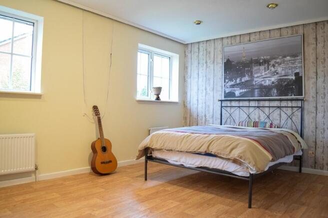 Bedroom 2/3