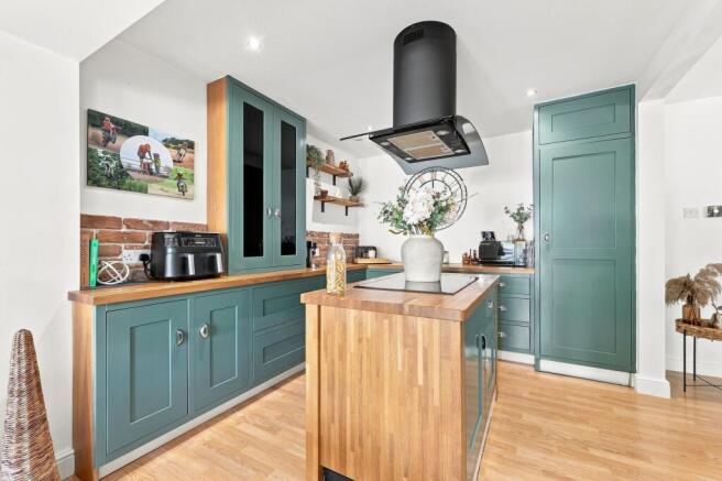 4 bed Detached for sale Image 9