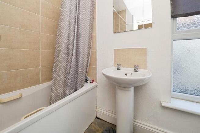 3 bed Terraced for sale Image 11