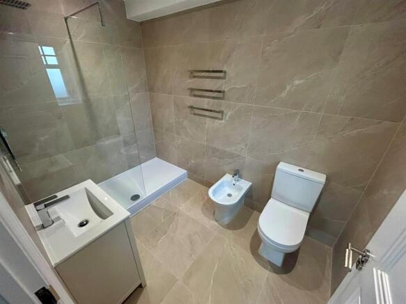 bathroomm 3.jpg