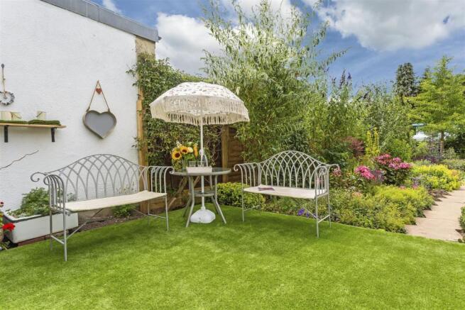 house-ballards-green-burgh-heath-107.jpg