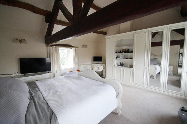 3 bed Character Property to rent Image 10