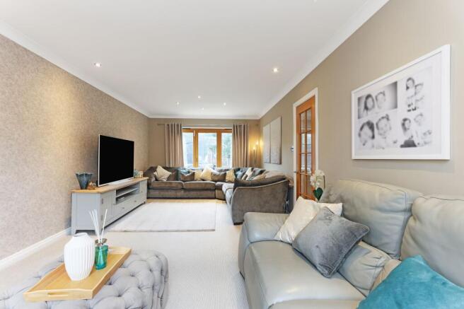 5 bed Detached for sale Image 5