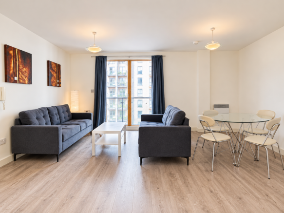 2 bedroom Flat for rent with parking