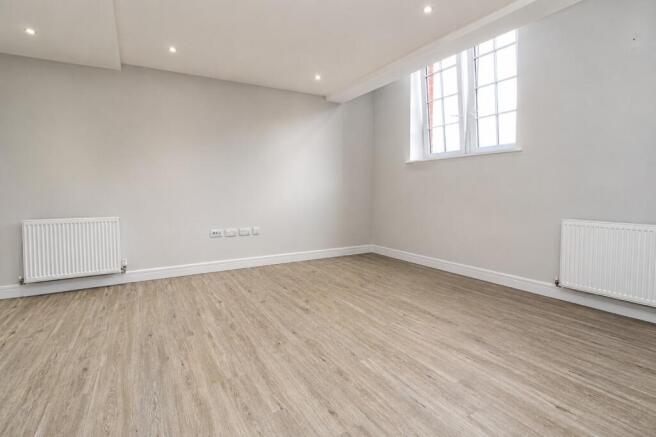 2 bed Apartment to rent Image 4