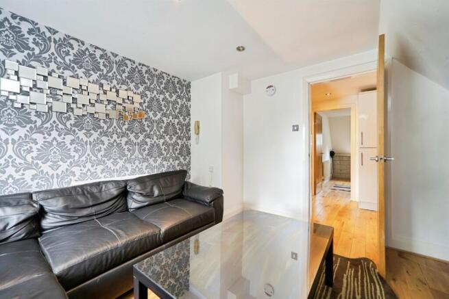 2 bed Flat for sale Image 5
