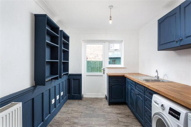 5 bed Detached for sale Image 6