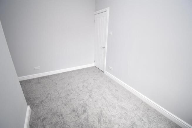 2 bed Terraced to rent Image 12