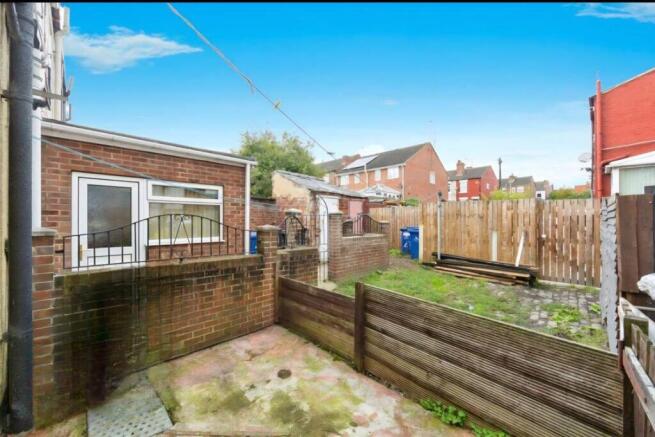 2 bed Terraced to rent Image 9