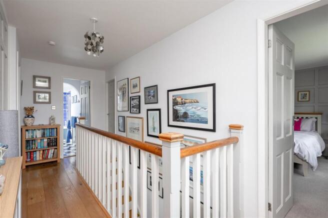 4 bed House for sale Image 10