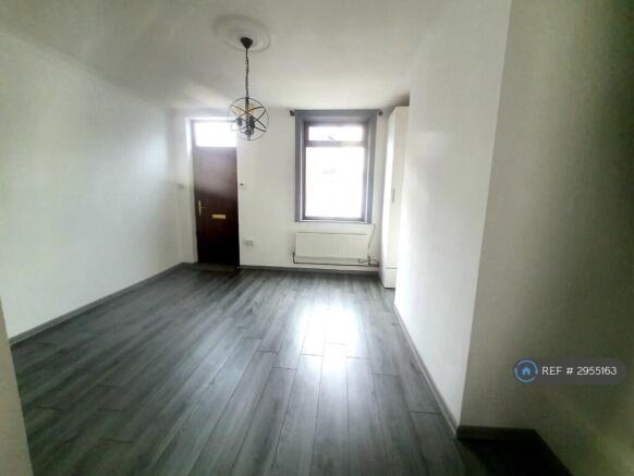 3 bed Terraced to rent Image 10