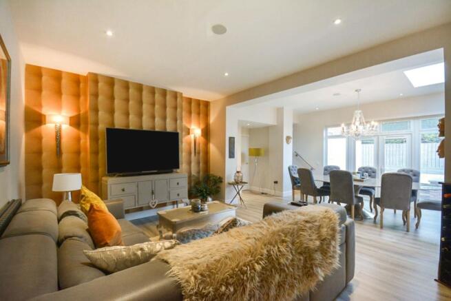 Lounge/Dining Room