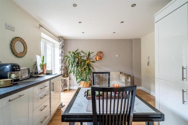 4 bed Semi-Detached for sale Image 6