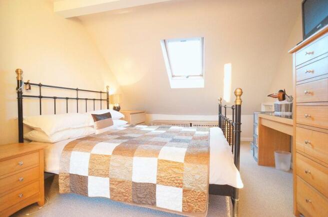 MASTER BEDROOM.