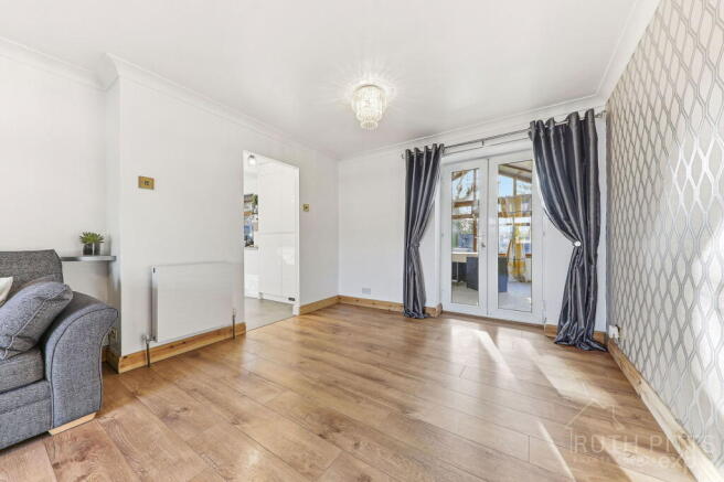 4 bed Semi-Detached for sale Image 8