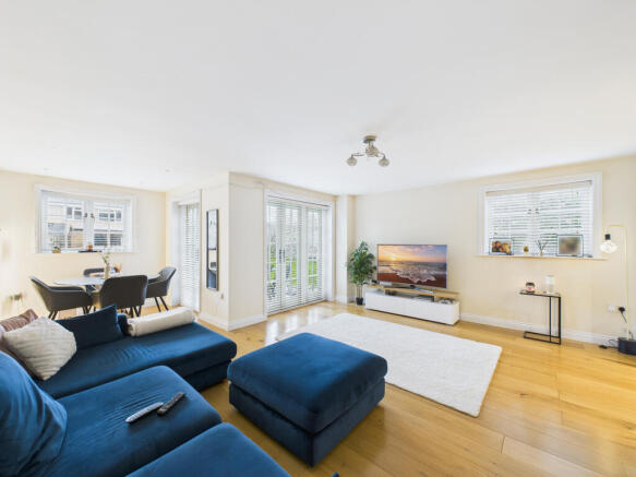 CAM01984G0-PR0545-STILL015