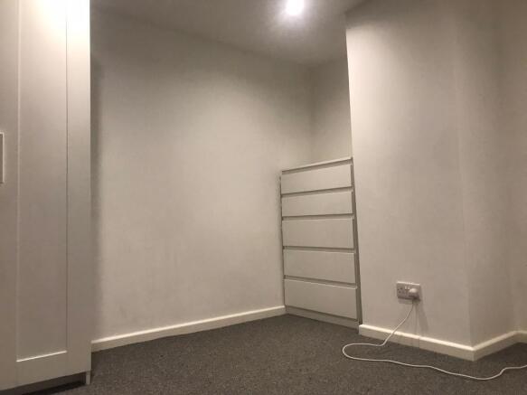 Studio to rent Image 6