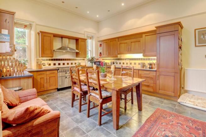 Kitchen 2.JPG