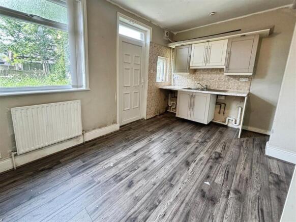 3 bed Terraced for sale Image 6