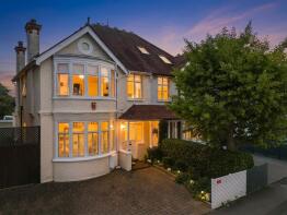 19, Southfield Park, Harrow HA2 6HF