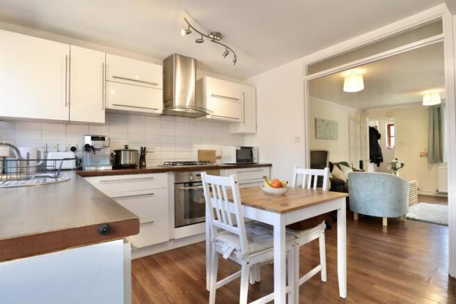 Kitchen 2.jpg