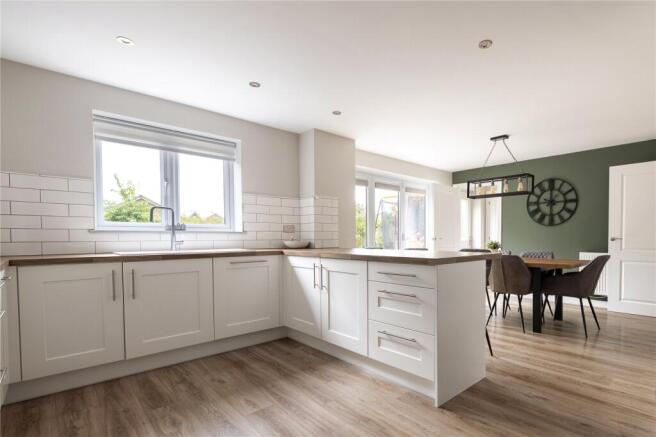 4 bed Detached for sale Image 3