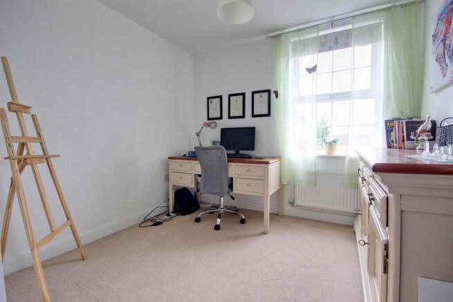 4 bed Detached for sale Image 12