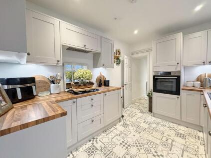 Park Street, Tonna, SA11