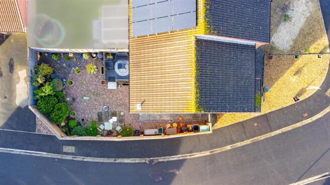 6 Broadoak Road-1.jpg