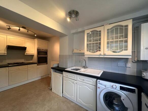 Shelley kitchen 2.jpg