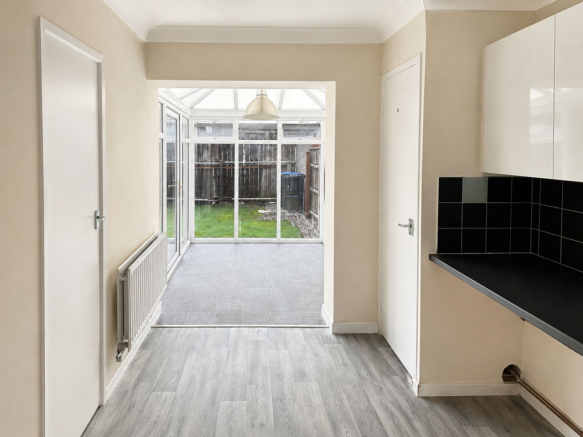 3 bed Terraced to rent Image 4