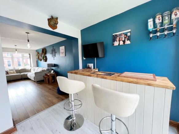 Dining Area pic 2.jpg