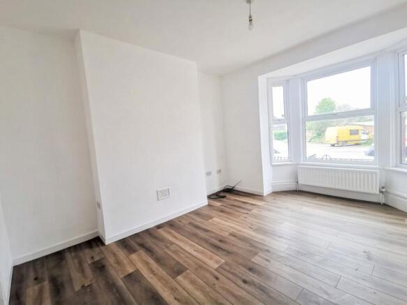 OPEN PLAN LOUNGE DINER