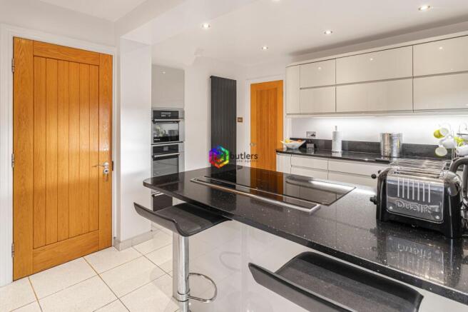 4 bed Detached for sale Image 5