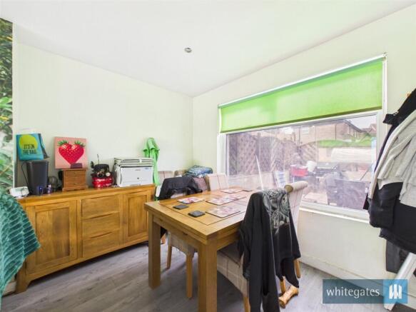 5 bed Semi-Detached for sale Image 4