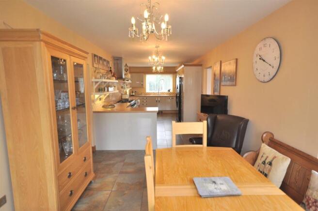 FURTHER VIEW OF DINING KITCHEN