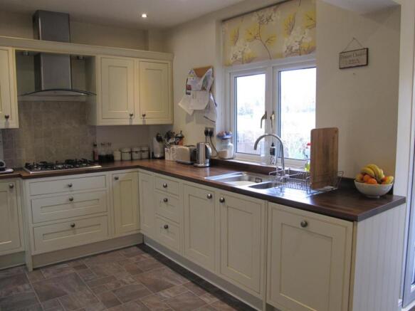 Kitchen (T-shaped)